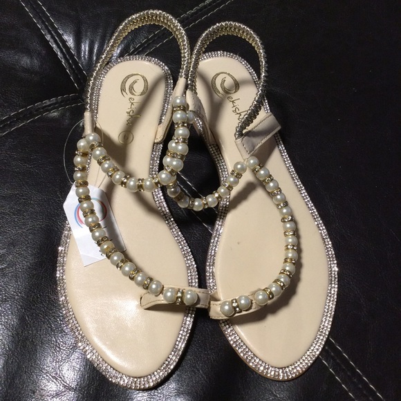 Brand new sandals - Picture 2 of 3